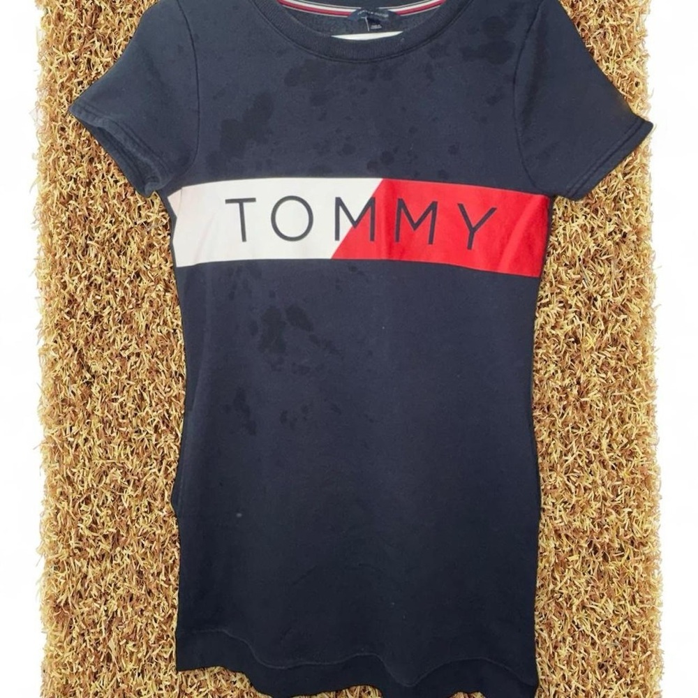 Tommy Hilfiger navy blue cotton t-shirt with red and white logo. Size S #preppy